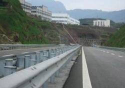 波形護(hù)欄與立柱