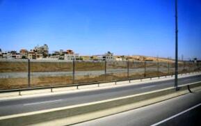 高速公路隔離墻