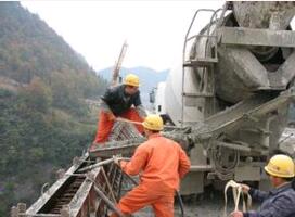 混凝土防撞護欄施工