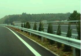 高速公路鋼護欄