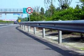 國外防撞護(hù)欄研究現(xiàn)狀