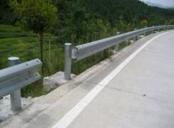 國內(nèi)防撞護(hù)欄研究現(xiàn)狀