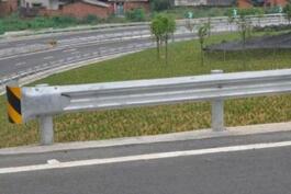 國內(nèi)防撞護(hù)欄研究現(xiàn)狀