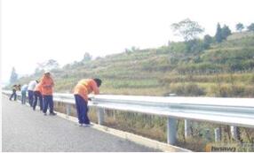 波形梁鋼護(hù)欄施工時的注意事項(xiàng)