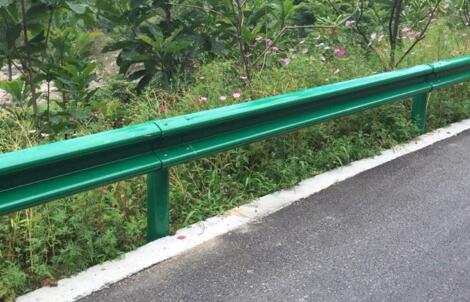 新型高速公路用波形護(hù)欄板的強(qiáng)度和剛度要求