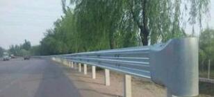 高速公路波形護(hù)欄板,減少高速車禍