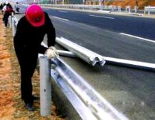 波形護(hù)欄板放線定位施工