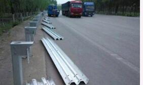 公路波形護(hù)欄廠家論護(hù)欄發(fā)展前景