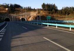 貴州波形護(hù)欄板廠家揭秘為何護(hù)欄價(jià)格相差懸殊