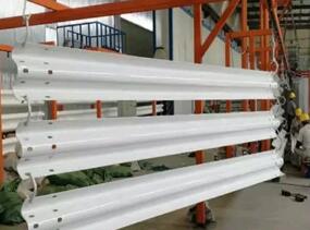 波形護(hù)欄板的連接方式對價格的影響分析