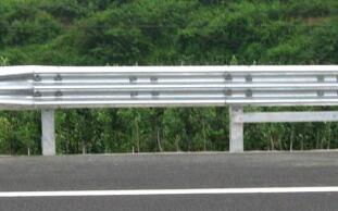 高速公路護(hù)欄