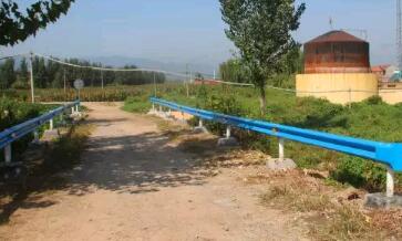 安裝波形護(hù)欄