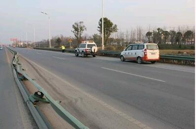 波形護(hù)欄被破壞